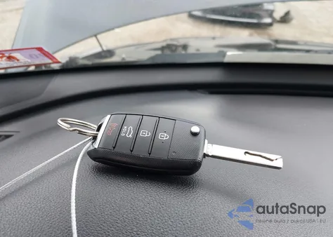 2018 Kia Optima S z USA, uszkodzony, nr VIN 5XXGT4L33JG234457